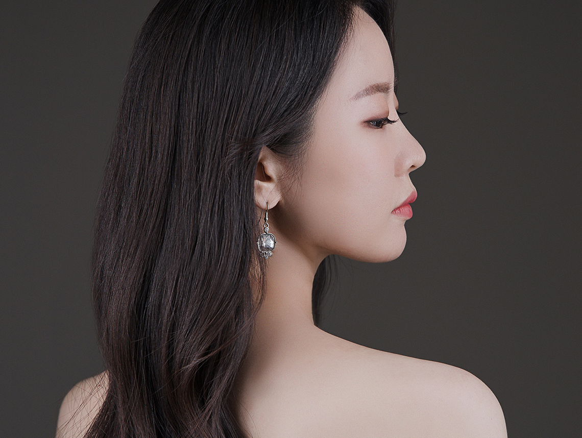 Korean bruenette pianist Young Sun Choi