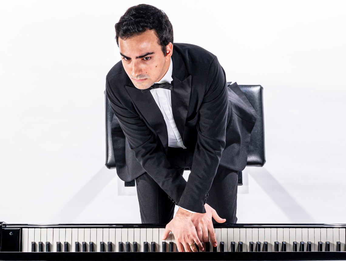 ALBERTO FERRO